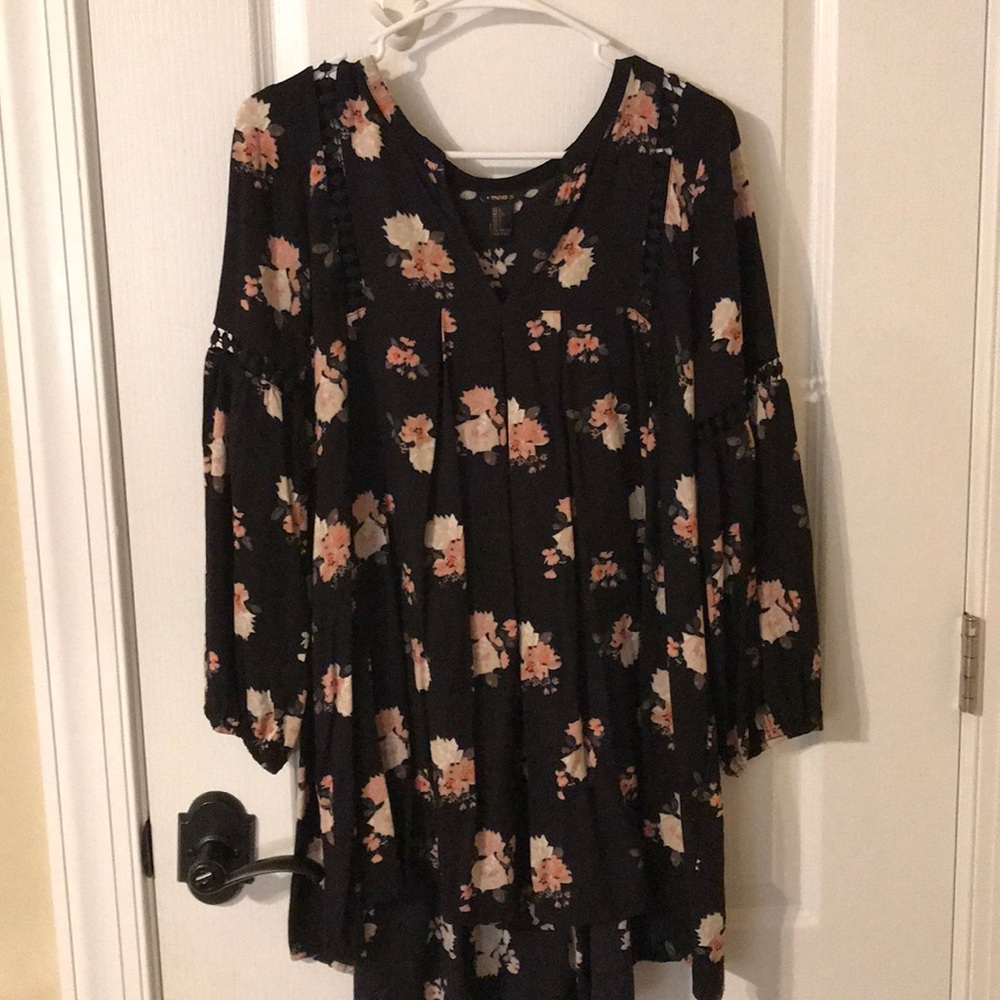Black three-quarter length sleeve mini dress